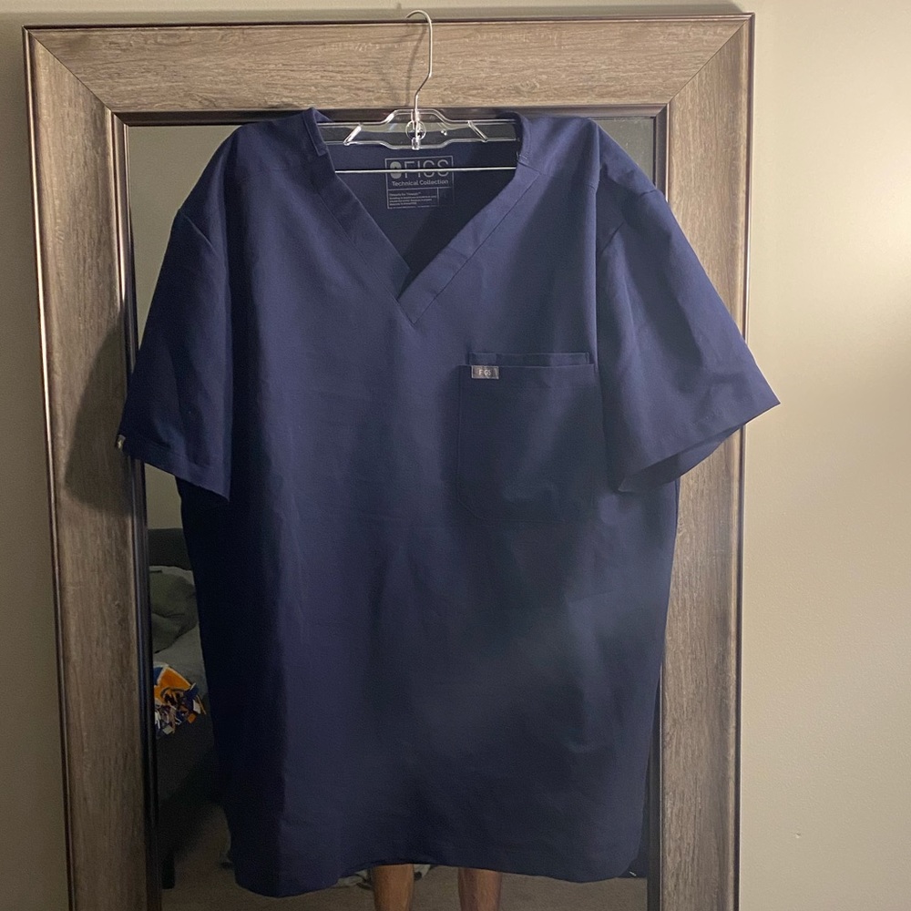Figs 3 pocket scrub top
